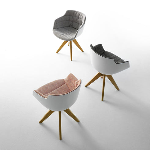 Flow Slim Armchair / Frame Oak VN / Upholstered